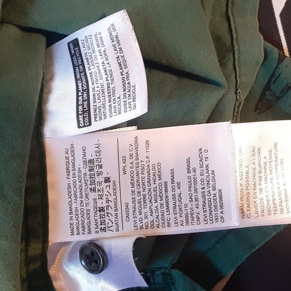 LEVIS GREEN AND BLACK FISHING SHIRT. LARGE - Picture 9 of 10